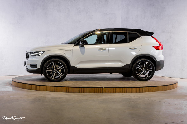 Volvo XC40 1.5 T4 Recharge R-Design | Zwenkbare trekhaak | Blis | Crystal White | Apple carplay |