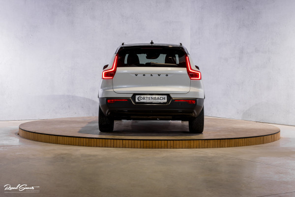 Volvo XC40 1.5 T4 Recharge R-Design | Zwenkbare trekhaak | Blis | Crystal White | Apple carplay |