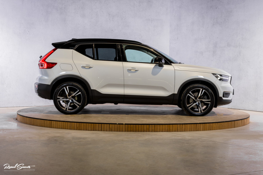 Volvo XC40 1.5 T4 Recharge R-Design | Zwenkbare trekhaak | Blis | Crystal White | Apple carplay |