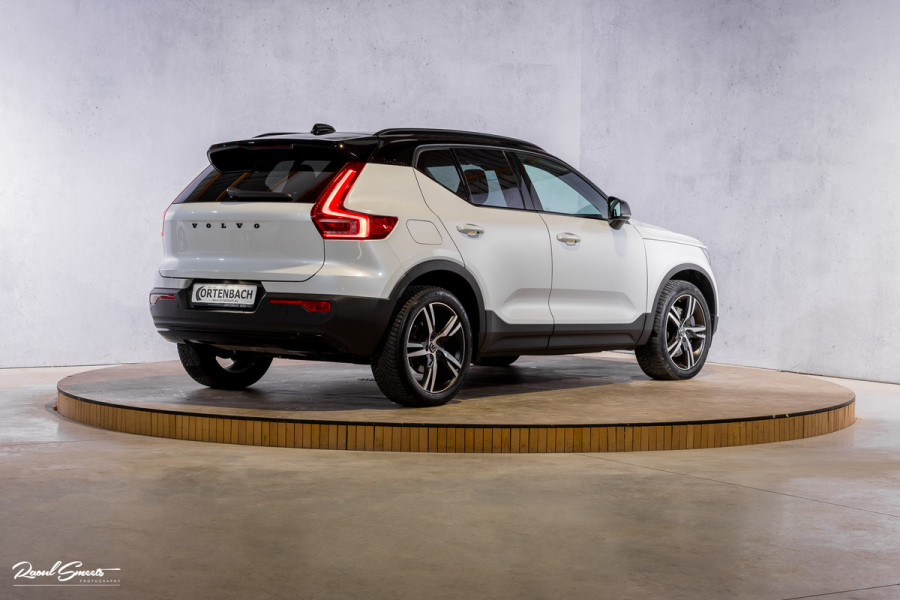 Volvo XC40 1.5 T4 Recharge R-Design | Zwenkbare trekhaak | Blis | Crystal White | Apple carplay |