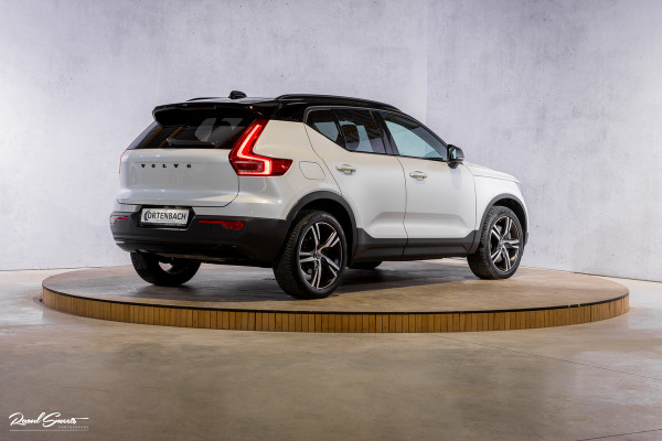 Volvo XC40 1.5 T4 Recharge R-Design | Zwenkbare trekhaak | Blis | Crystal White | Apple carplay |