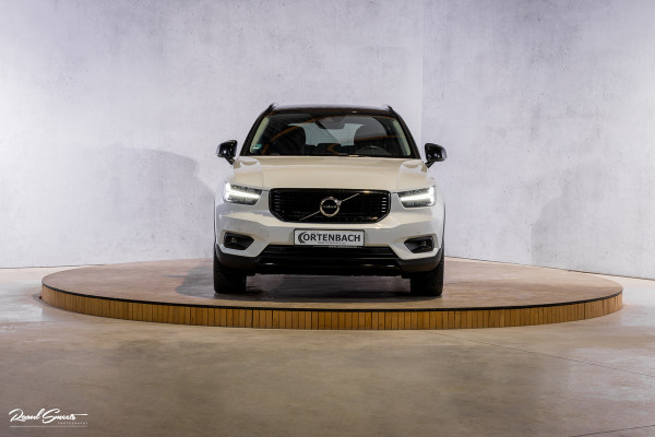 Volvo XC40 1.5 T4 Recharge R-Design | Zwenkbare trekhaak | Blis | Crystal White | Apple carplay |