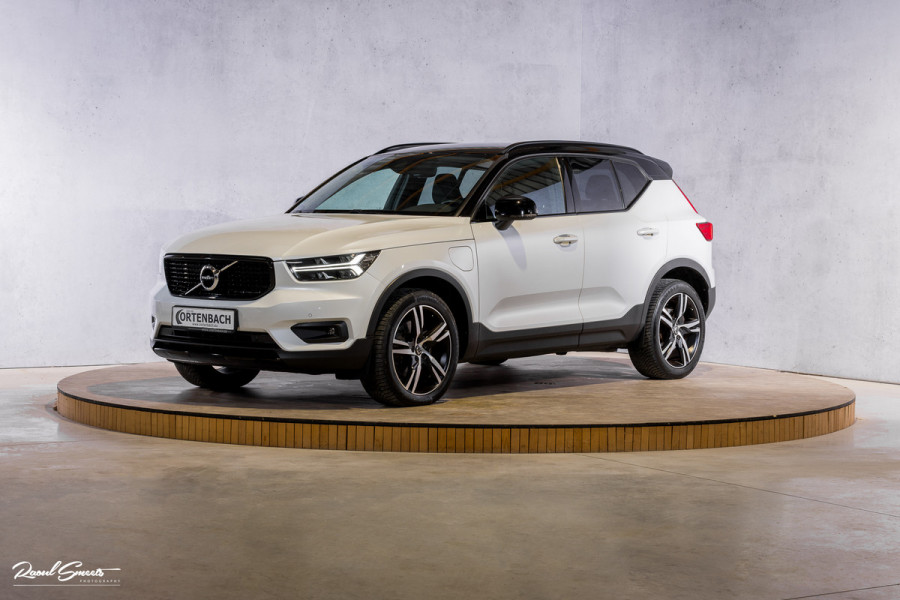Volvo XC40 1.5 T4 Recharge R-Design | Zwenkbare trekhaak | Blis | Crystal White | Apple carplay |