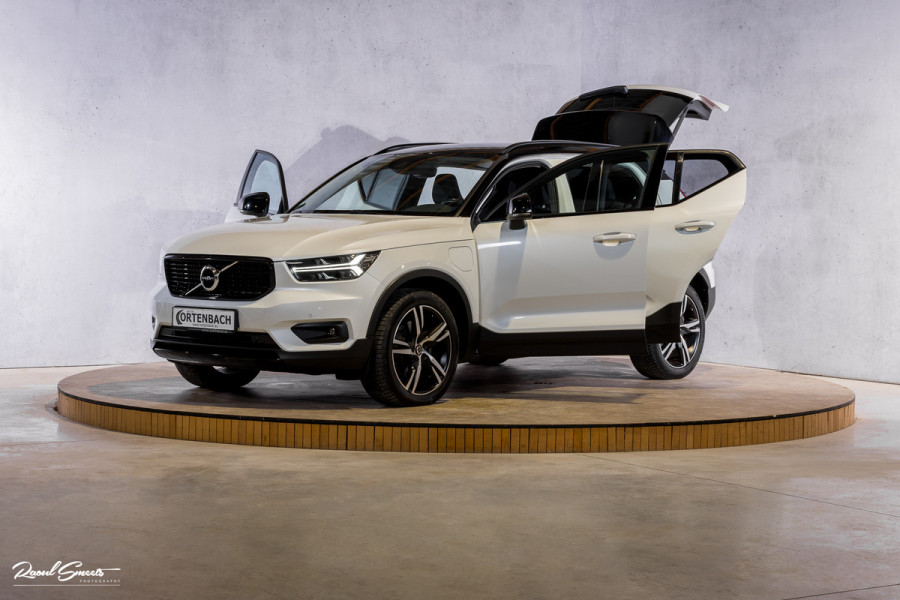 Volvo XC40 1.5 T4 Recharge R-Design | Zwenkbare trekhaak | Blis | Crystal White | Apple carplay |
