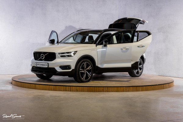 Volvo XC40 1.5 T4 Recharge R-Design | Zwenkbare trekhaak | Blis | Crystal White | Apple carplay |