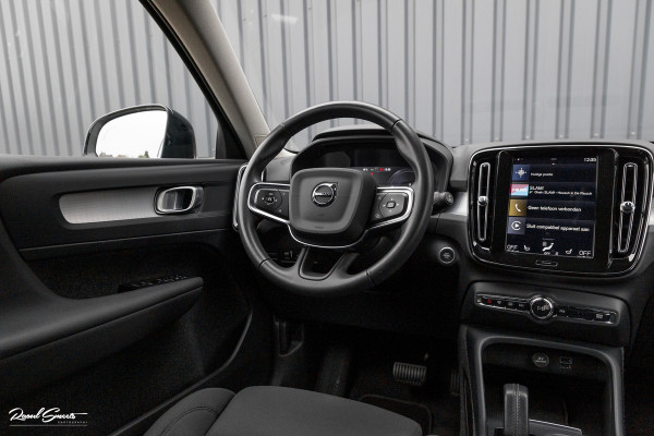 Volvo XC40 1.5 T4 Recharge R-Design | Zwenkbare trekhaak | Blis | Crystal White | Apple carplay |