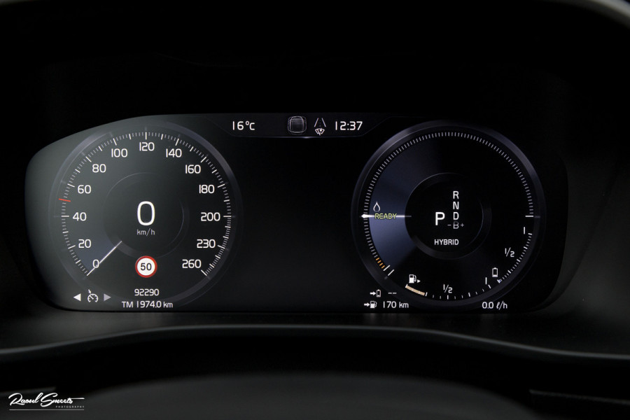 Volvo XC40 1.5 T4 Recharge R-Design | Zwenkbare trekhaak | Blis | Crystal White | Apple carplay |
