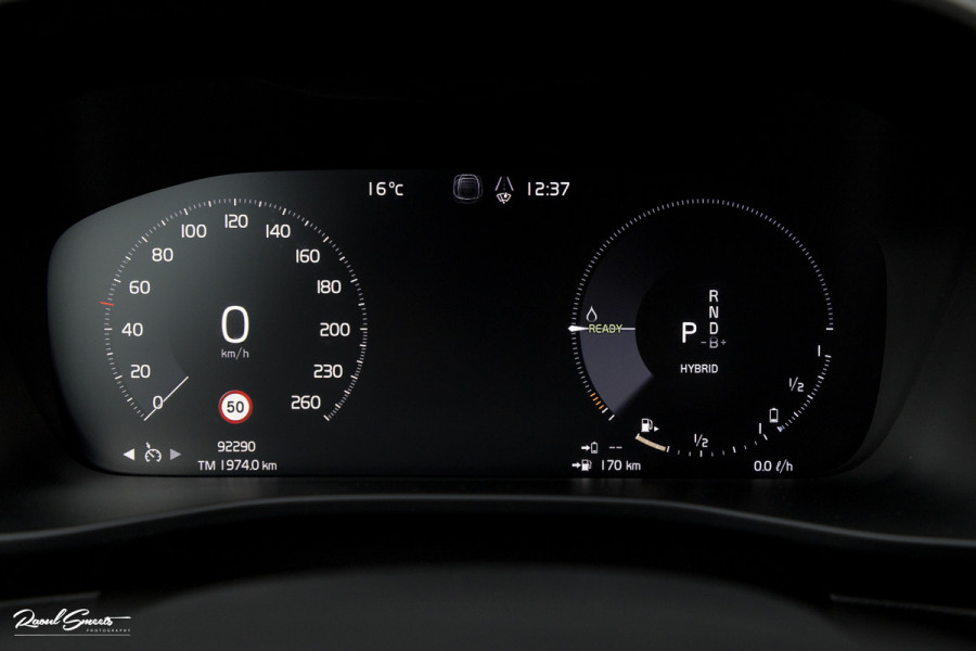 Volvo XC40 1.5 T4 Recharge R-Design | Zwenkbare trekhaak | Blis | Crystal White | Apple carplay |