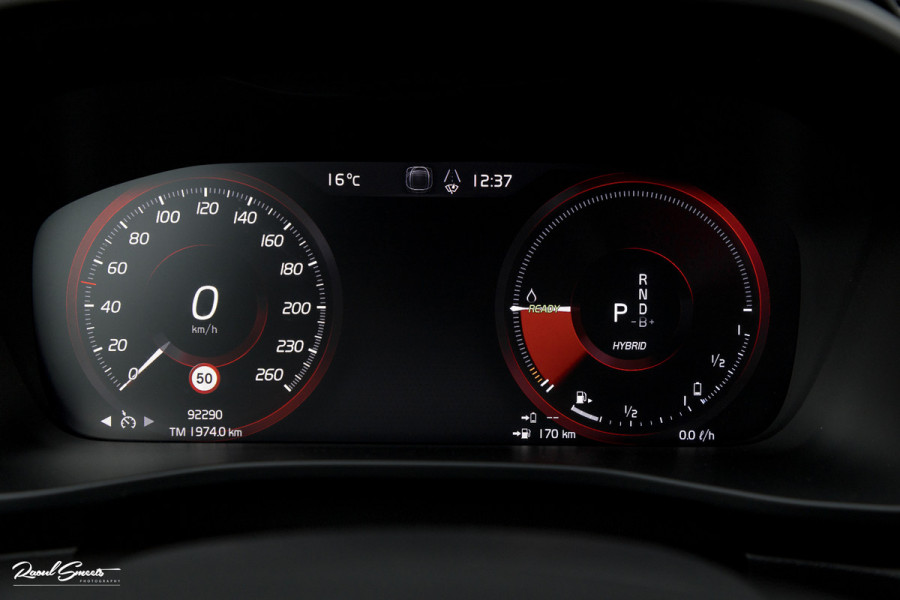 Volvo XC40 1.5 T4 Recharge R-Design | Zwenkbare trekhaak | Blis | Crystal White | Apple carplay |