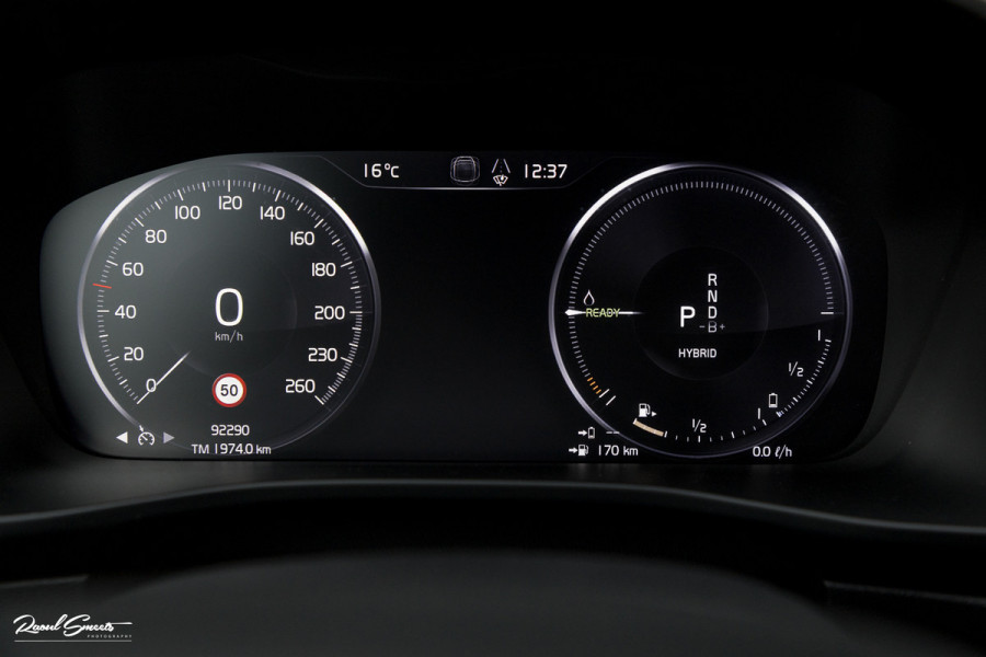 Volvo XC40 1.5 T4 Recharge R-Design | Zwenkbare trekhaak | Blis | Crystal White | Apple carplay |