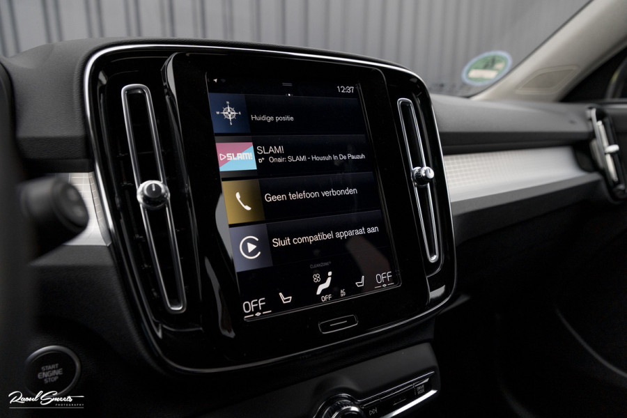 Volvo XC40 1.5 T4 Recharge R-Design | Zwenkbare trekhaak | Blis | Crystal White | Apple carplay |