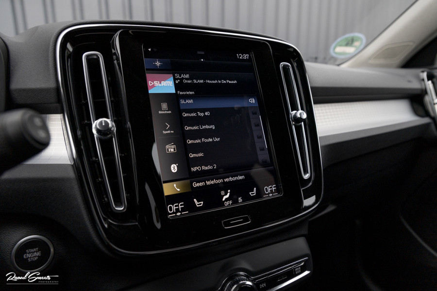 Volvo XC40 1.5 T4 Recharge R-Design | Zwenkbare trekhaak | Blis | Crystal White | Apple carplay |
