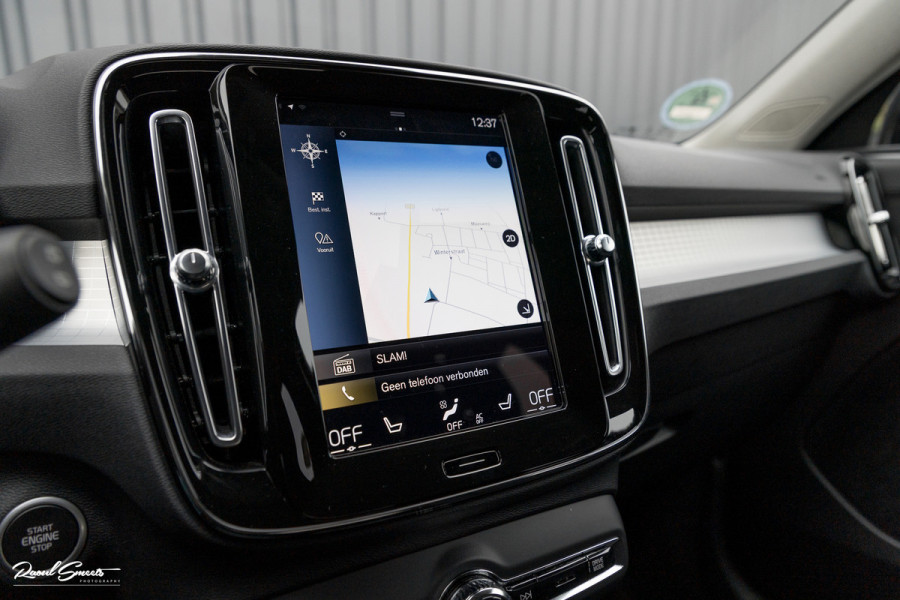 Volvo XC40 1.5 T4 Recharge R-Design | Zwenkbare trekhaak | Blis | Crystal White | Apple carplay |