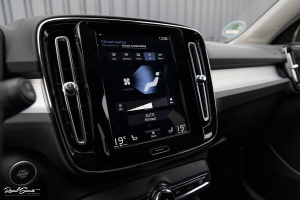 Volvo XC40 1.5 T4 Recharge R-Design | Zwenkbare trekhaak | Blis | Crystal White | Apple carplay |