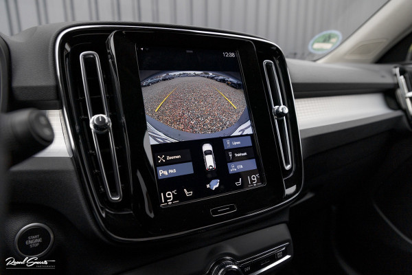 Volvo XC40 1.5 T4 Recharge R-Design | Zwenkbare trekhaak | Blis | Crystal White | Apple carplay |