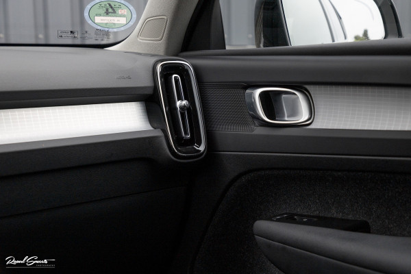 Volvo XC40 1.5 T4 Recharge R-Design | Zwenkbare trekhaak | Blis | Crystal White | Apple carplay |