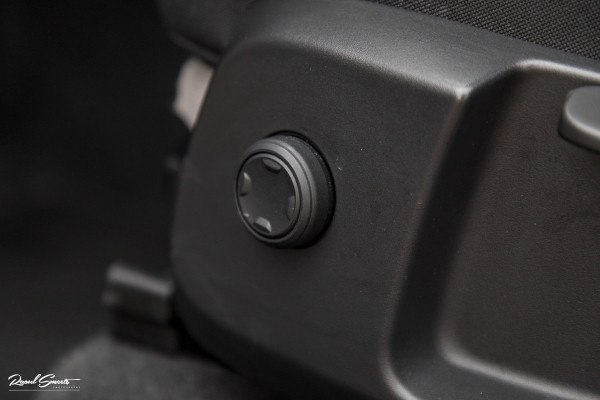 Volvo XC40 1.5 T4 Recharge R-Design | Zwenkbare trekhaak | Blis | Crystal White | Apple carplay |