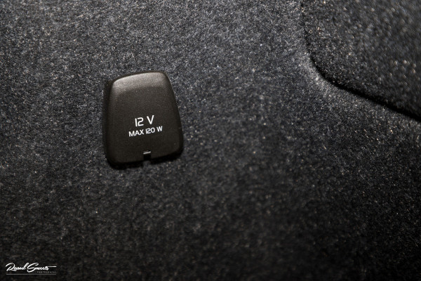 Volvo XC40 1.5 T4 Recharge R-Design | Zwenkbare trekhaak | Blis | Crystal White | Apple carplay |
