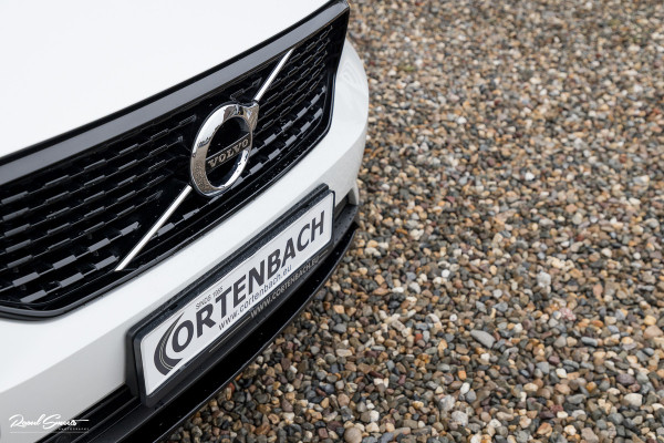 Volvo XC40 1.5 T4 Recharge R-Design | Zwenkbare trekhaak | Blis | Crystal White | Apple carplay |