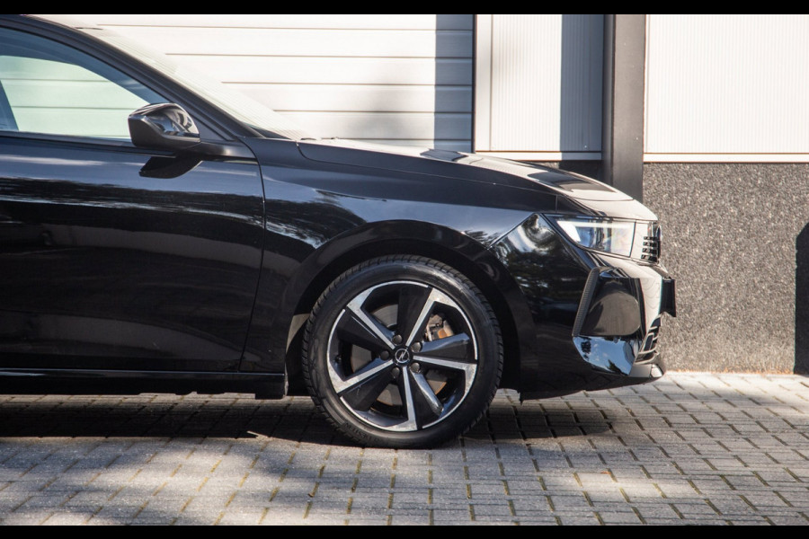 Opel Astra Sports Tourer 1.6 Hybrid Elegance