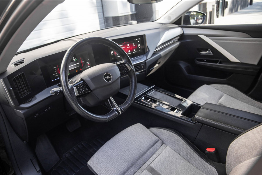 Opel Astra Sports Tourer 1.6 Hybrid Elegance