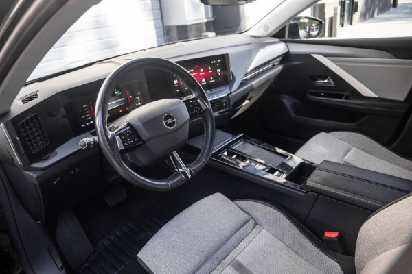 Opel Astra Sports Tourer 1.6 Hybrid Elegance