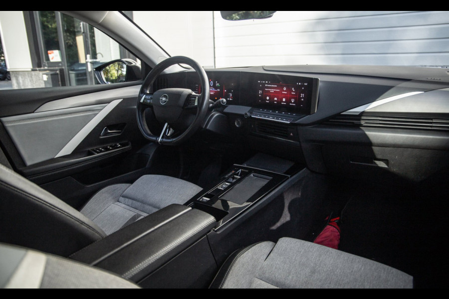 Opel Astra Sports Tourer 1.6 Hybrid Elegance