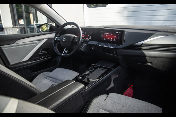 Opel Astra Sports Tourer 1.6 Hybrid Elegance