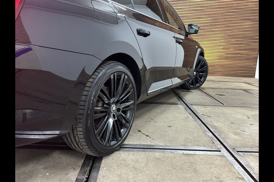 Škoda Superb Combi 1.4 TSI iV Laurin & Klement | Panoramadak | Carplay | Verwarmbare/Ventilatie stoelen | 360° Camera | Leder| ACC