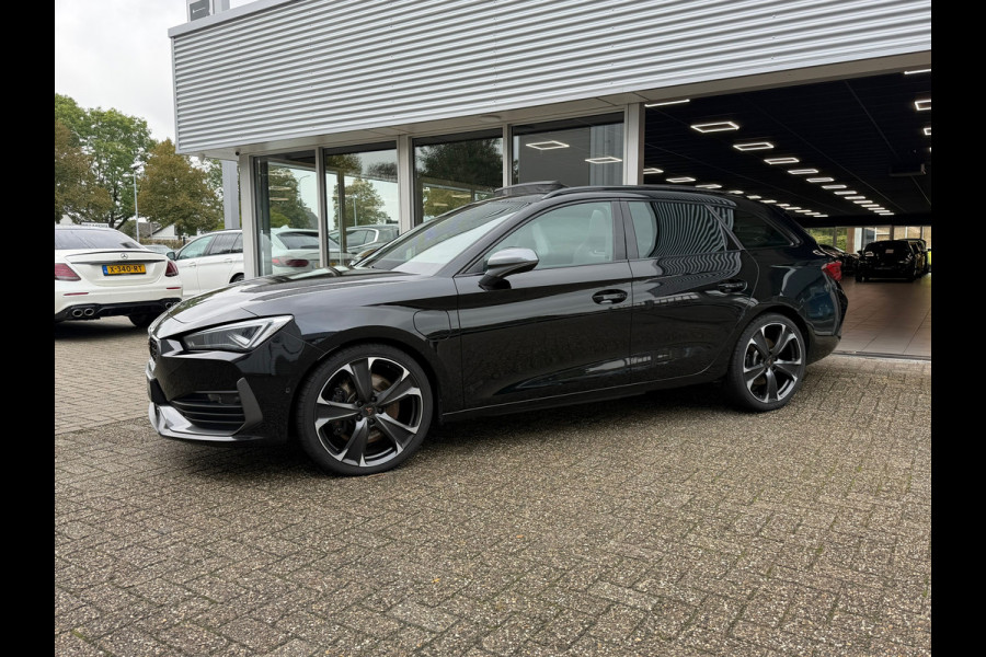 CUPRA Leon Sportstourer 1.4 e-Hybrid 245 Pk Business | Panoramadak | Navigatie | Camera | Clima | Sportstoelen | Keyless | 19".