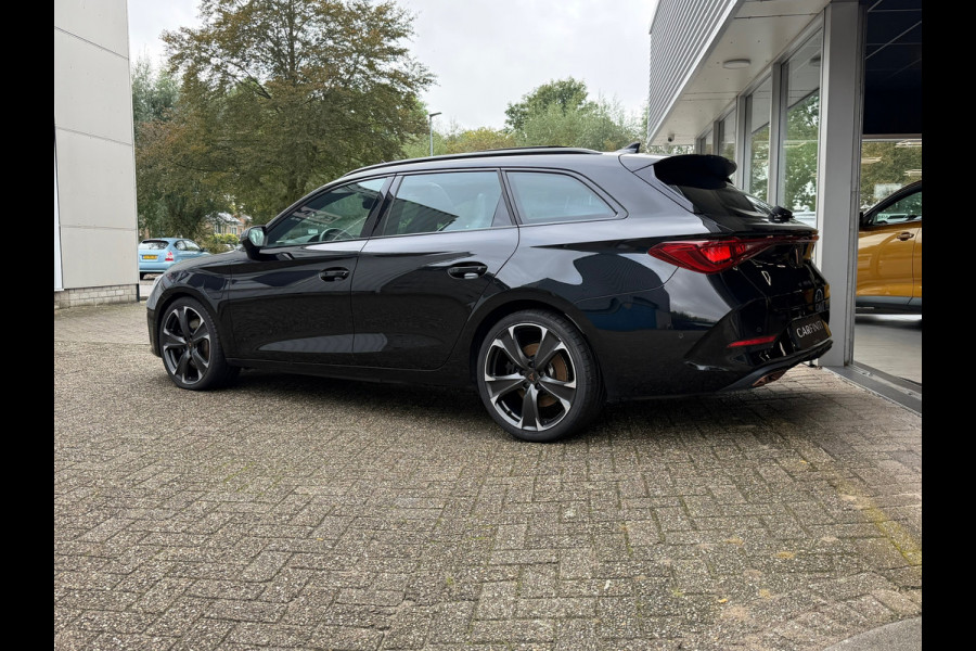 CUPRA Leon Sportstourer 1.4 e-Hybrid 245 Pk Business | Panoramadak | Navigatie | Camera | Clima | Sportstoelen | Keyless | 19".
