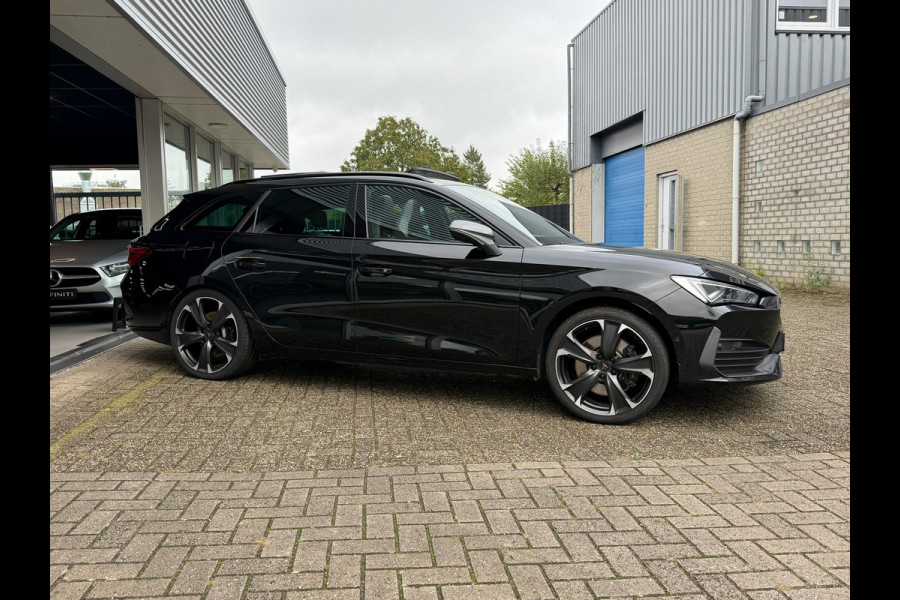 CUPRA Leon Sportstourer 1.4 e-Hybrid 245 Pk Business | Panoramadak | Navigatie | Camera | Clima | Sportstoelen | Keyless | 19".