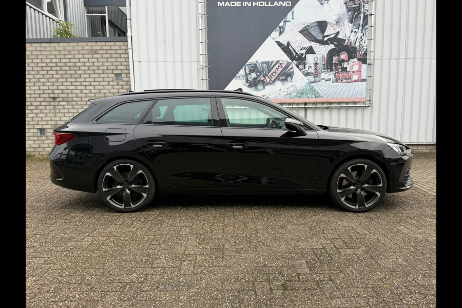 CUPRA Leon Sportstourer 1.4 e-Hybrid 245 Pk Business | Panoramadak | Navigatie | Camera | Clima | Sportstoelen | Keyless | 19".