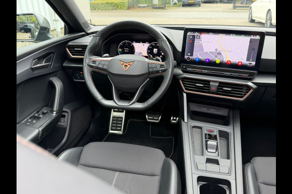 CUPRA Leon Sportstourer 1.4 e-Hybrid 245 Pk Business | Panoramadak | Navigatie | Camera | Clima | Sportstoelen | Keyless | 19".