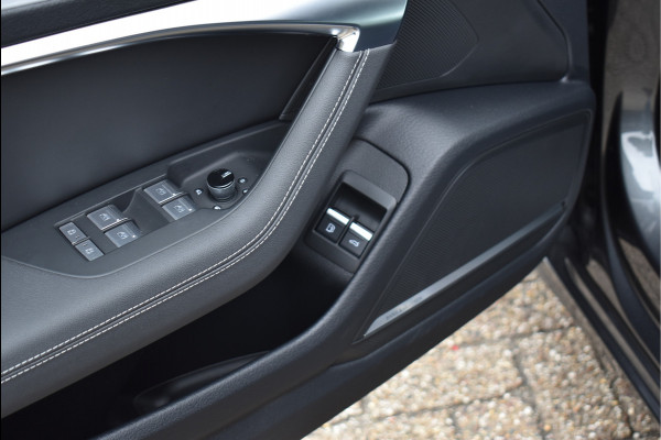 Audi A6 Avant 55 TFSI e Quattro S-Line 367 Pk Competition Pano Matrix HD Leder ACC S6 Diffusor