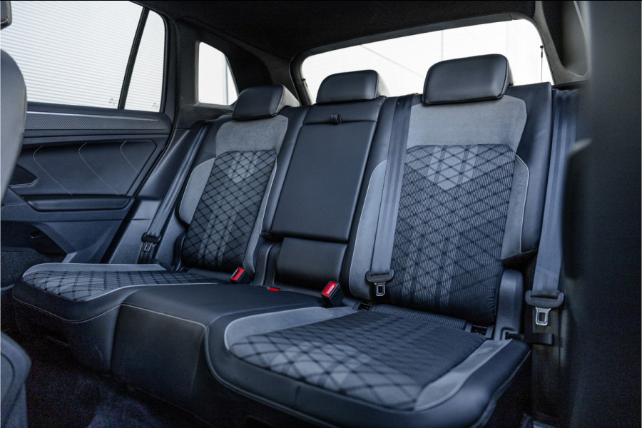 Volkswagen Tiguan 1.4 TSI eHybrid R-Line Business+ Pano / Trekhaak / Black /