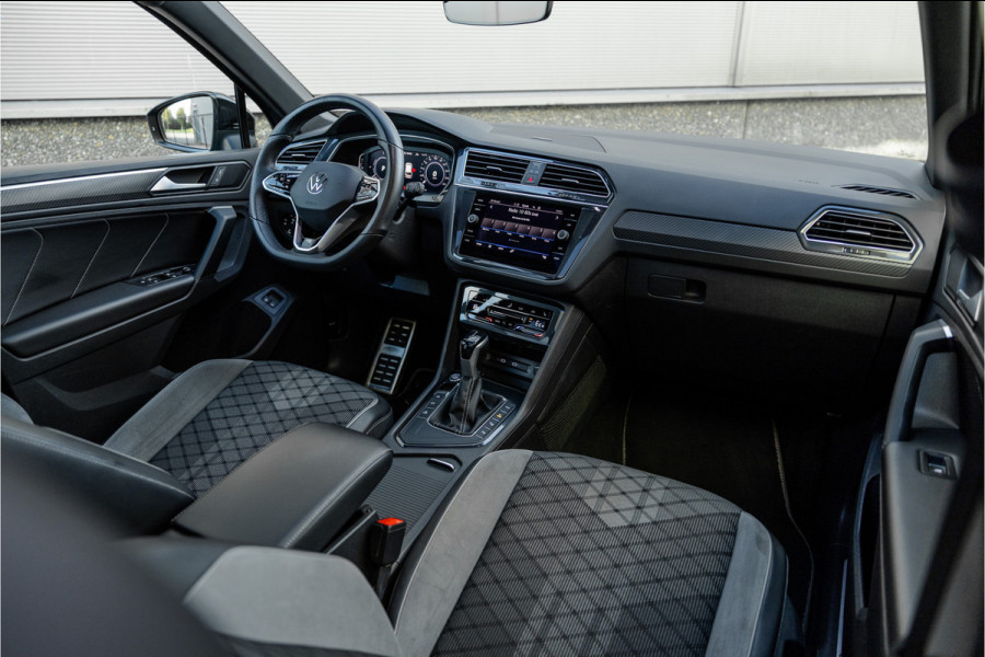 Volkswagen Tiguan 1.4 TSI eHybrid R-Line Business+ Pano / Trekhaak / Black /