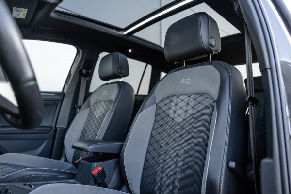 Volkswagen Tiguan 1.4 TSI eHybrid R-Line Business+ Pano / Trekhaak / Black /