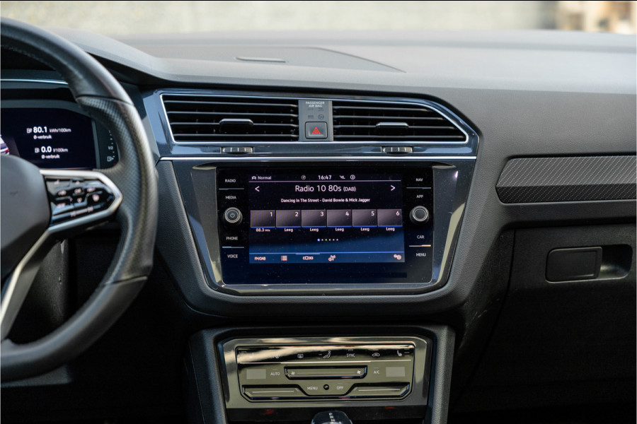 Volkswagen Tiguan 1.4 TSI eHybrid R-Line Business+ Pano / Trekhaak / Black /