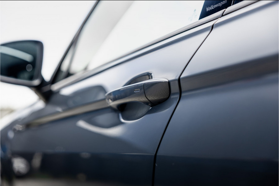 Volkswagen Tiguan 1.4 TSI eHybrid R-Line Business+ Pano / Trekhaak / Black /