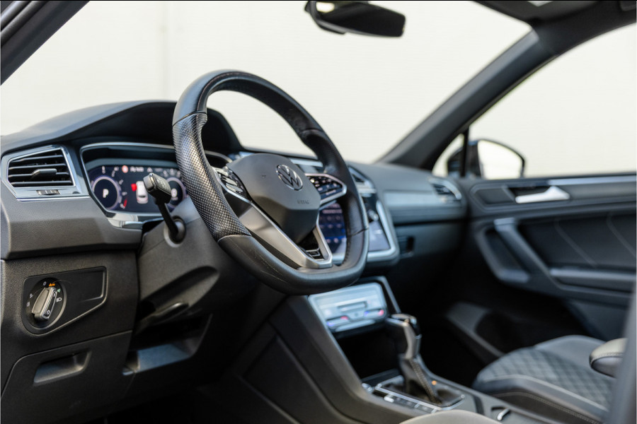 Volkswagen Tiguan 1.4 TSI eHybrid R-Line Business+ Pano / Trekhaak / Black /