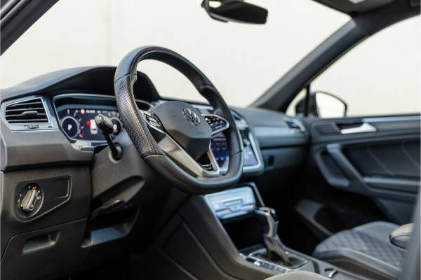Volkswagen Tiguan 1.4 TSI eHybrid R-Line Business+ Pano / Trekhaak / Black /