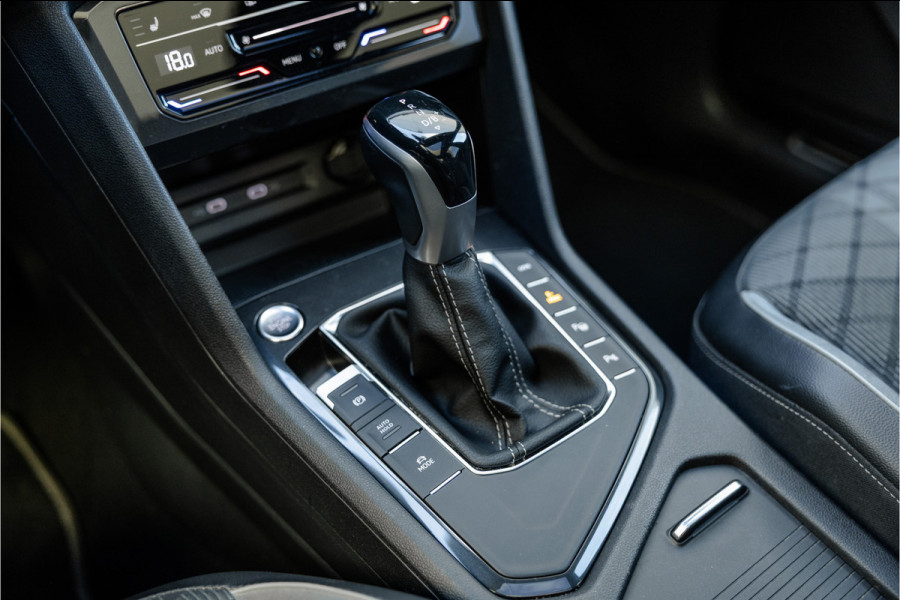 Volkswagen Tiguan 1.4 TSI eHybrid R-Line Business+ Pano / Trekhaak / Black /