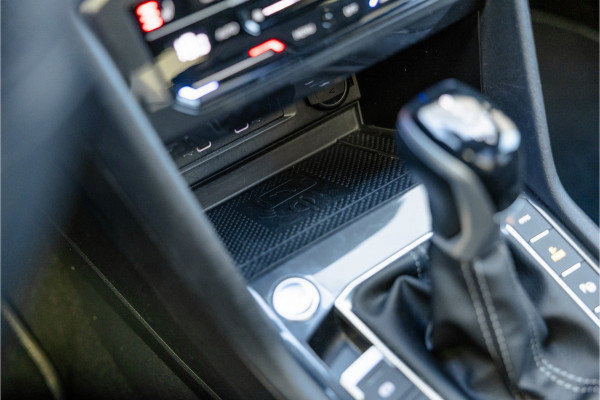 Volkswagen Tiguan 1.4 TSI eHybrid R-Line Business+ Pano / Trekhaak / Black /