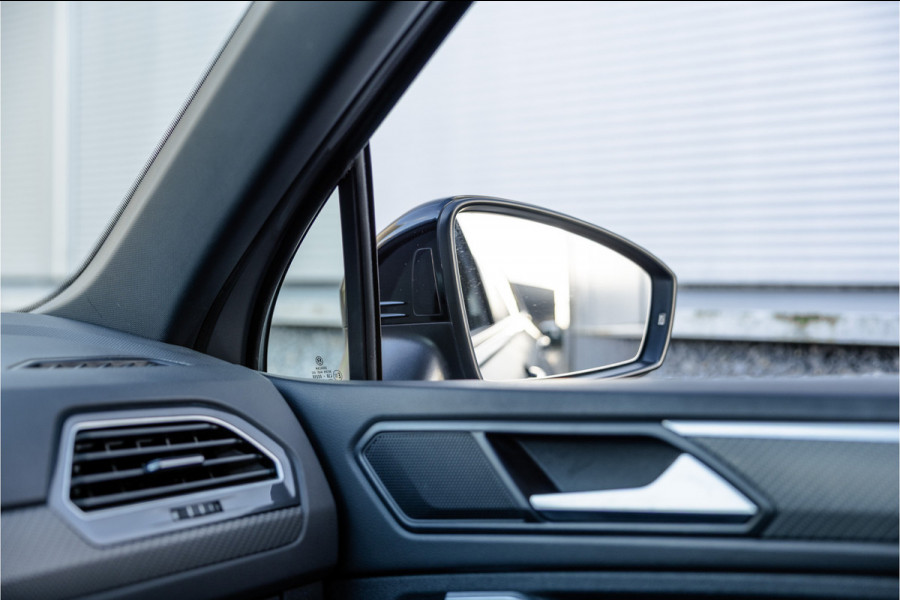 Volkswagen Tiguan 1.4 TSI eHybrid R-Line Business+ Pano / Trekhaak / Black /