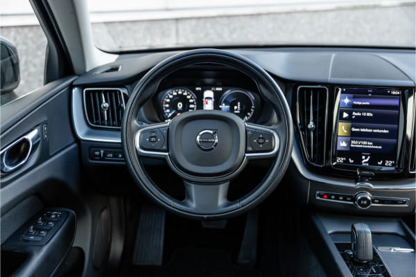 Volvo XC60 2.0 Recharge T6 AWD Panorama / Stoelverwarming / Camera /