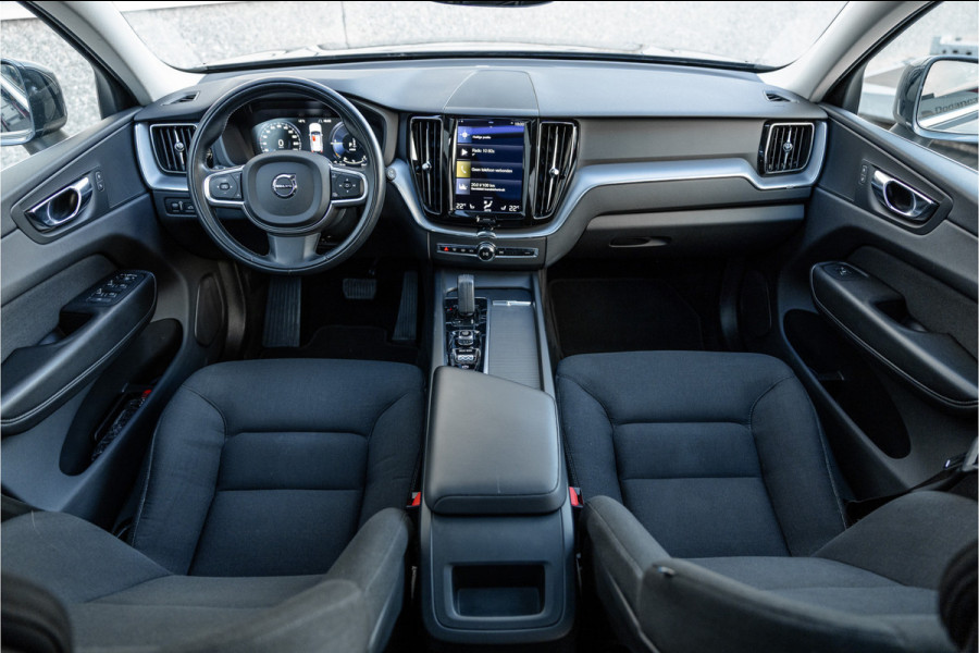 Volvo XC60 2.0 Recharge T6 AWD Panorama / Stoelverwarming / Camera /