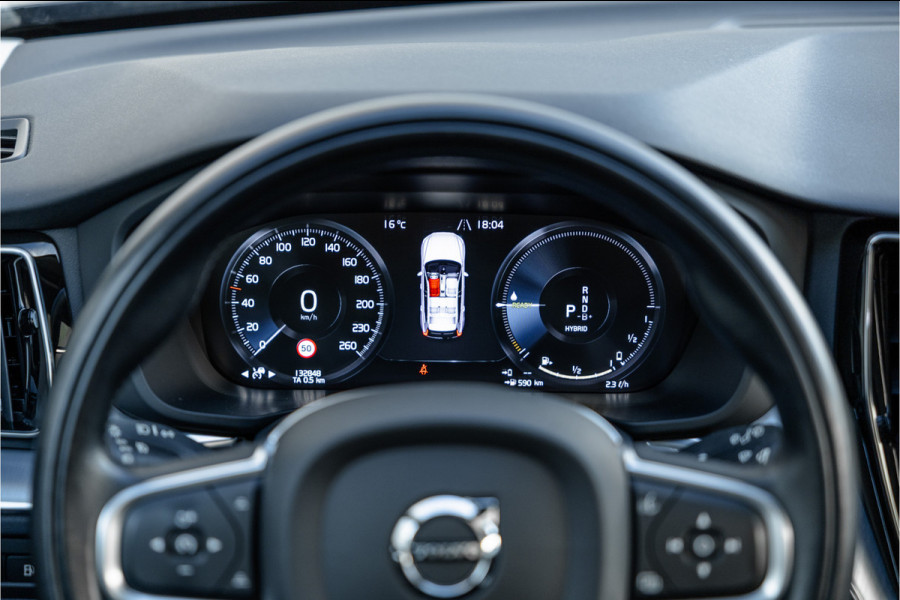 Volvo XC60 2.0 Recharge T6 AWD Panorama / Stoelverwarming / Camera /