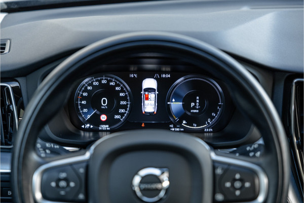 Volvo XC60 2.0 Recharge T6 AWD Panorama / Stoelverwarming / Camera /