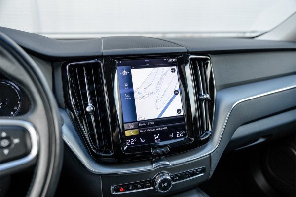 Volvo XC60 2.0 Recharge T6 AWD Panorama / Stoelverwarming / Camera /